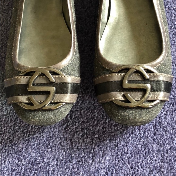 Gray Flats - Picture 2 of 4